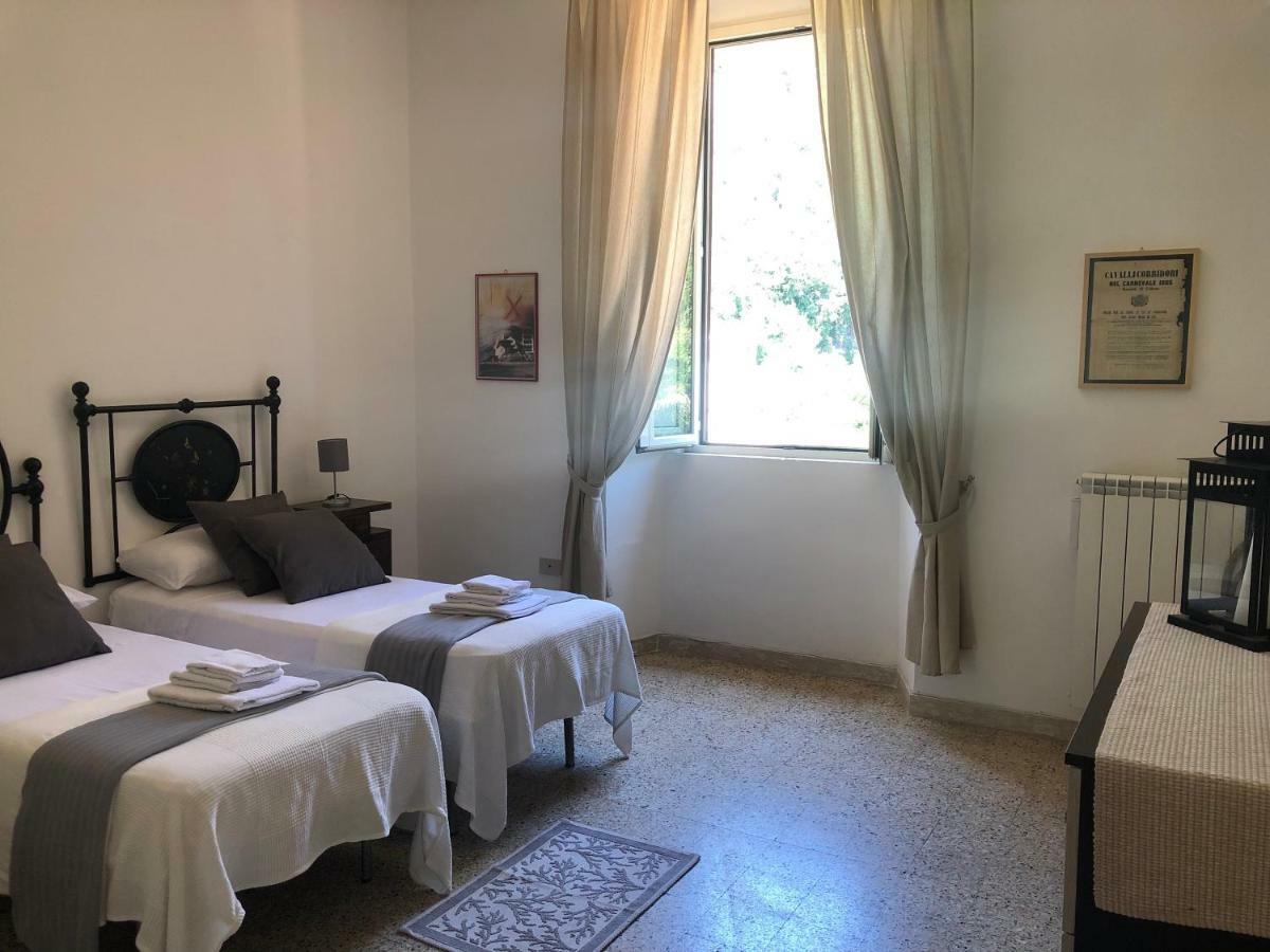 Central House Terracina Bagian luar foto