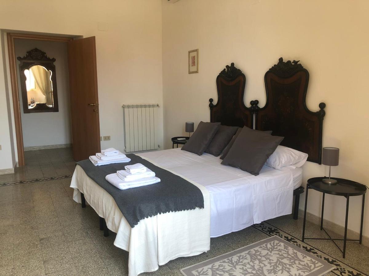 Central House Terracina Bagian luar foto
