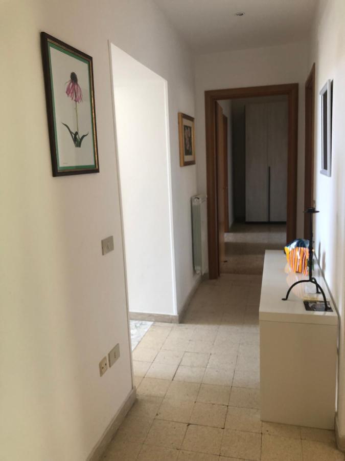 Central House Terracina Bagian luar foto