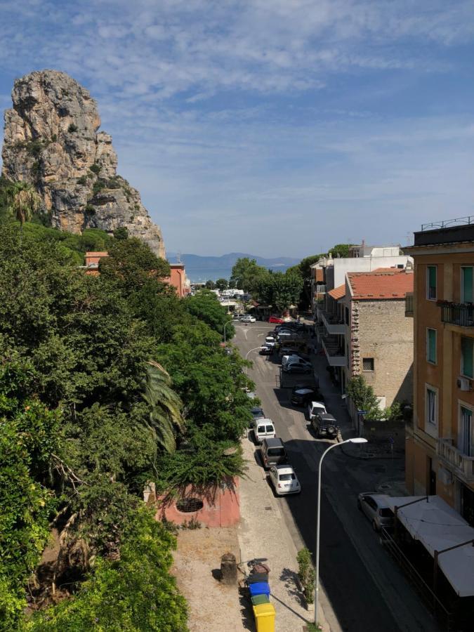 Central House Terracina Bagian luar foto